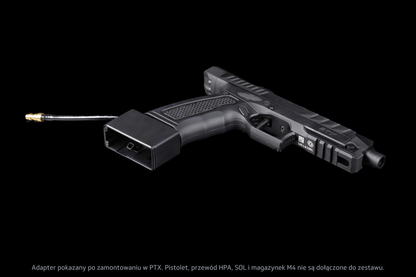 Adapter GATE x AIRTAC M4 zamontowany w GATE PTX — ujęcie pod kątem; pistolet PTX i przewód HPA sprzedawane osobno.