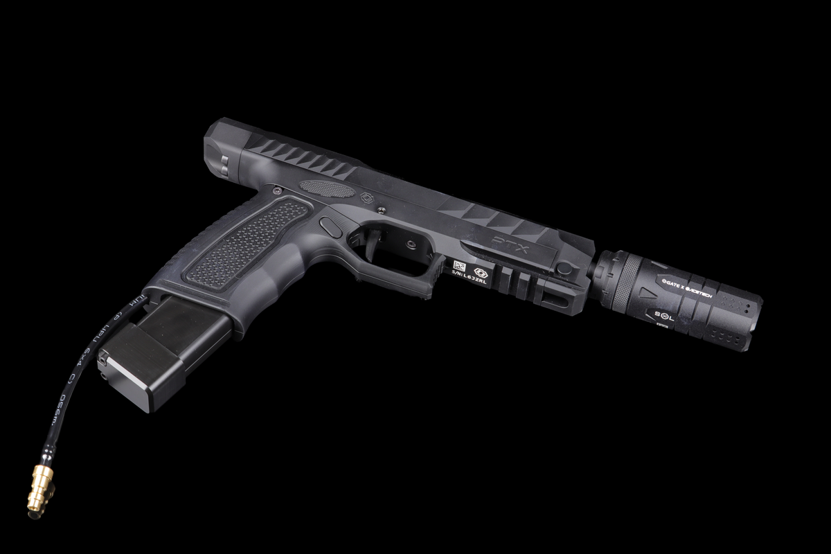 GATE SOL zamontowany na PTX — ujęcie pod kątem; pistolet PTX i przewód HPA sprzedawane osobno.